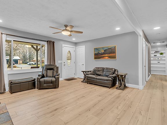 3rd image of 1418 Hornaday Rd