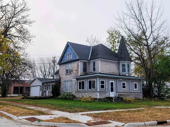 1102 Lake St, Emmetsburg, IA 50536