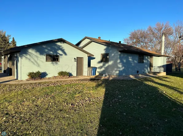 2602 Country Club Pkwy, Moorhead, MN 56560