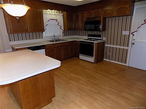 5th image of 1914 Echo Ln