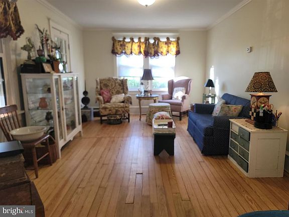 5th image of 804 2nd St