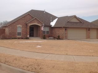 805 Julies Trl, Moore, OK 73160
