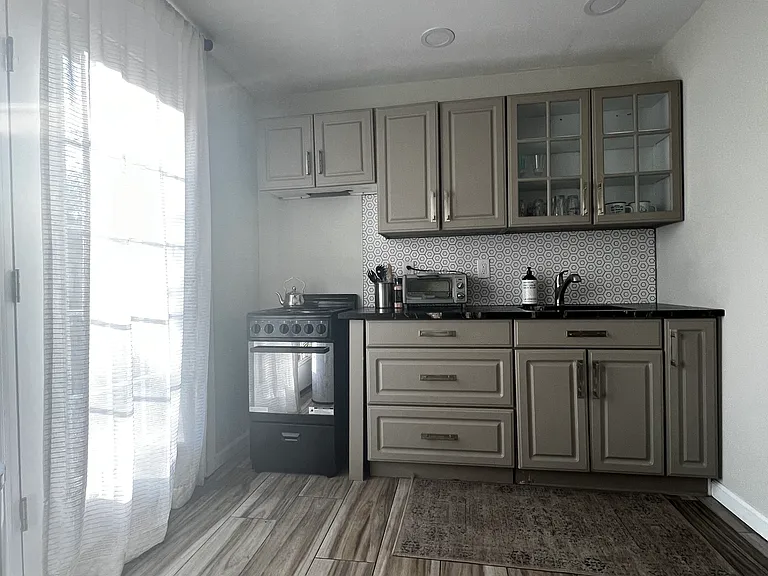 14 Lincoln Ave W — Photo 14