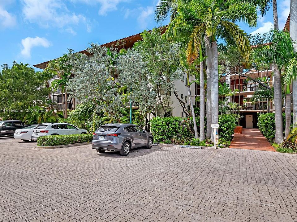 Commodore Club Condo Key Biscayne