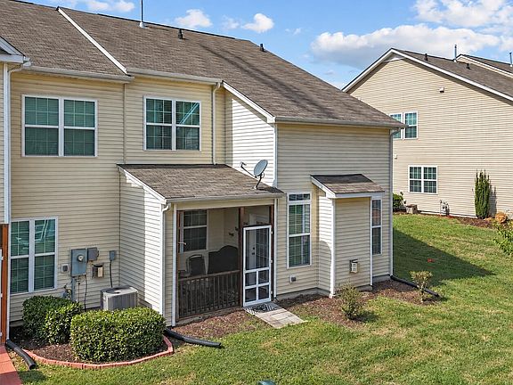 3rd image of 1016 Skyler Ln