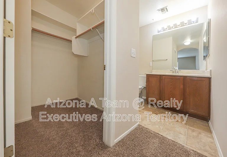 2416 W Chris Oliver Way — Photo 16