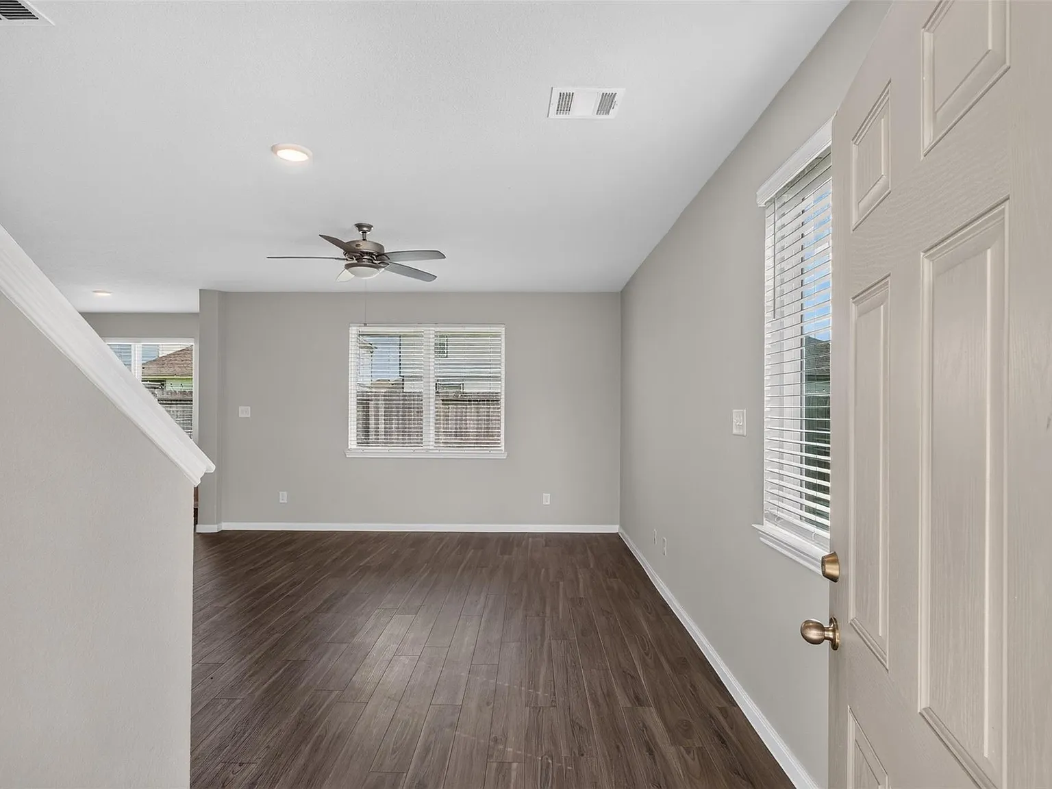 4 bed, 2.5 bath, 1930 sqft, $2,100 — Photo 3