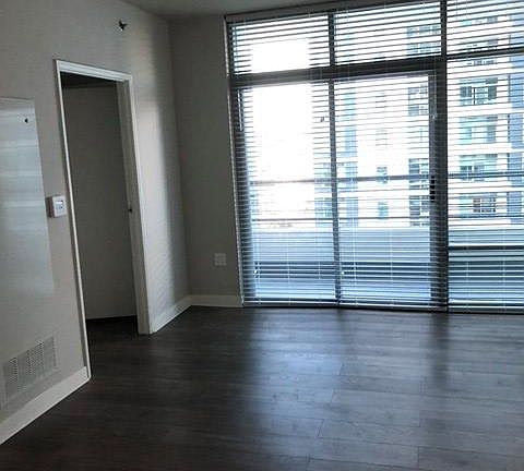 4th image of 425 W Beech St Unit 1355