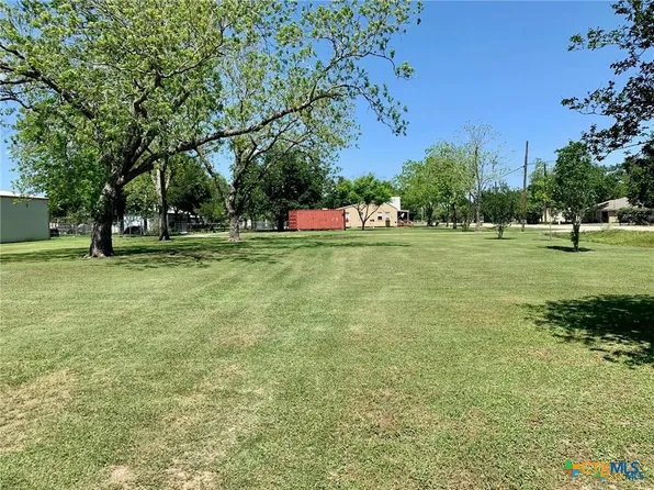0 E Division St, Edna, TX 77957