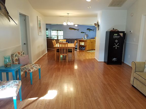 3rd image of 120 Green Tree Ln