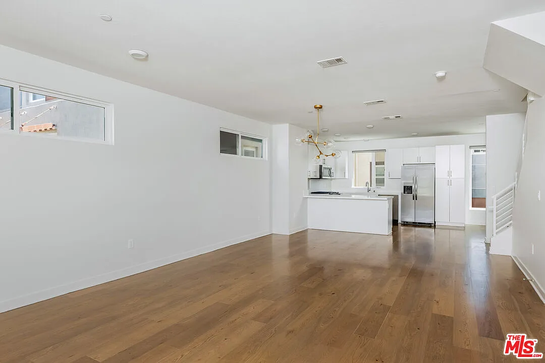 4 bed, 3.0 bath, 1850 sqft, $5,200 — Photo 4