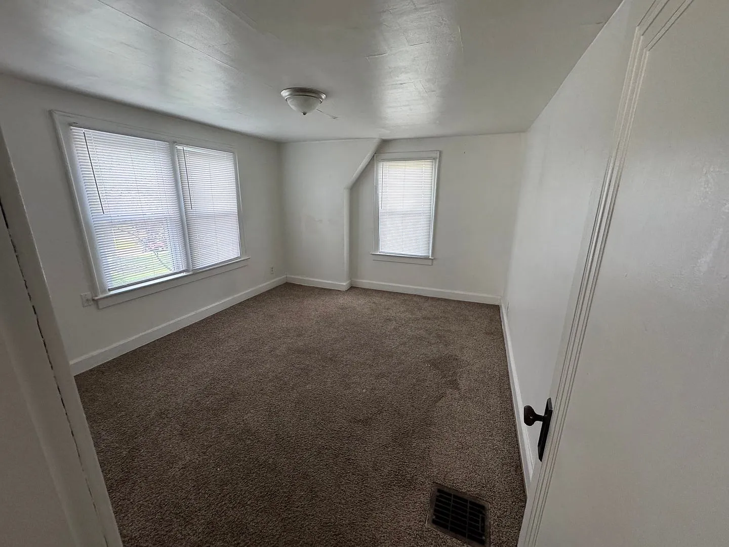 663 Eastmoor Blvd — Photo 3