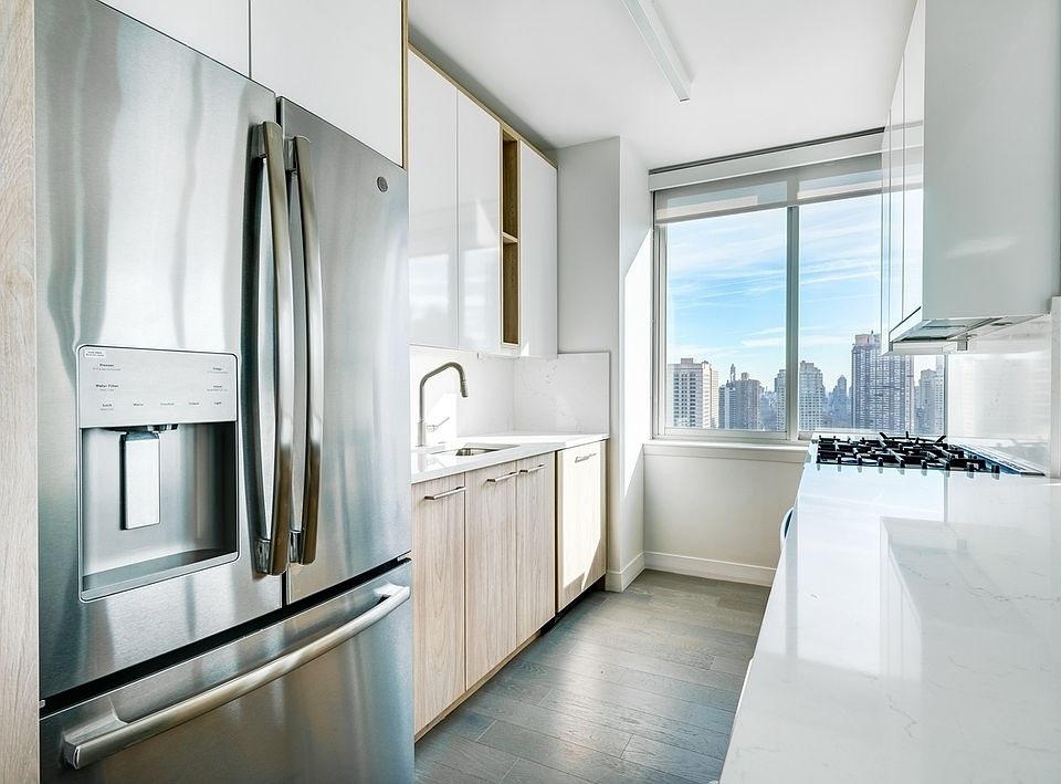 1st image of 101 W End Ave APT 25E
