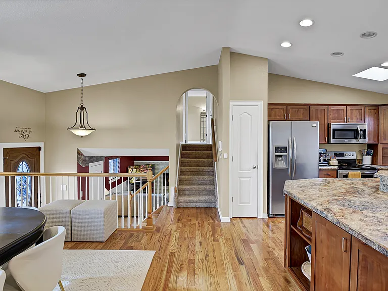 2990 Roche Dr S — Photo 18