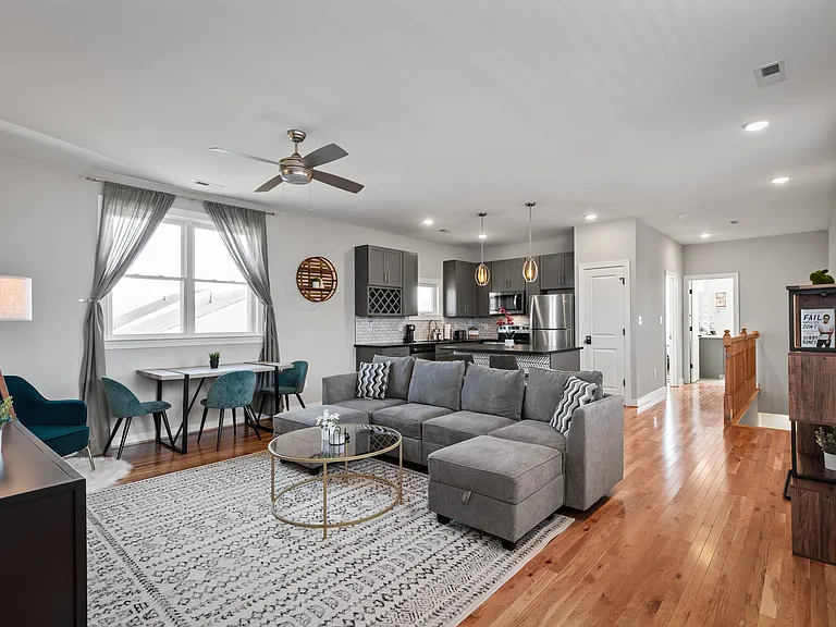 2511 Porter St #2 — Photo 2