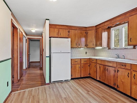 5th image of 51 Arakelian Dr