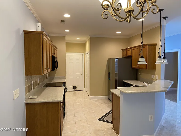 411 Avenshire Ct — Photo 15