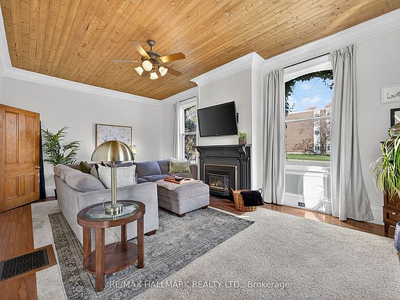4th image of 84 Wellington St E
