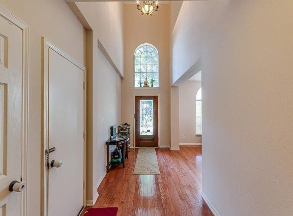 5th image of 12418 Meadowglen Dr