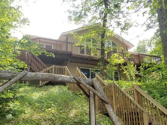 4th image of 5133 Valleywood Drive Lakefront!