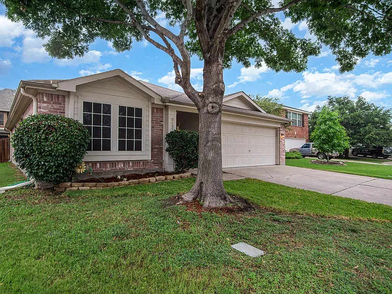 9437 Goldenview Dr — Photo 20