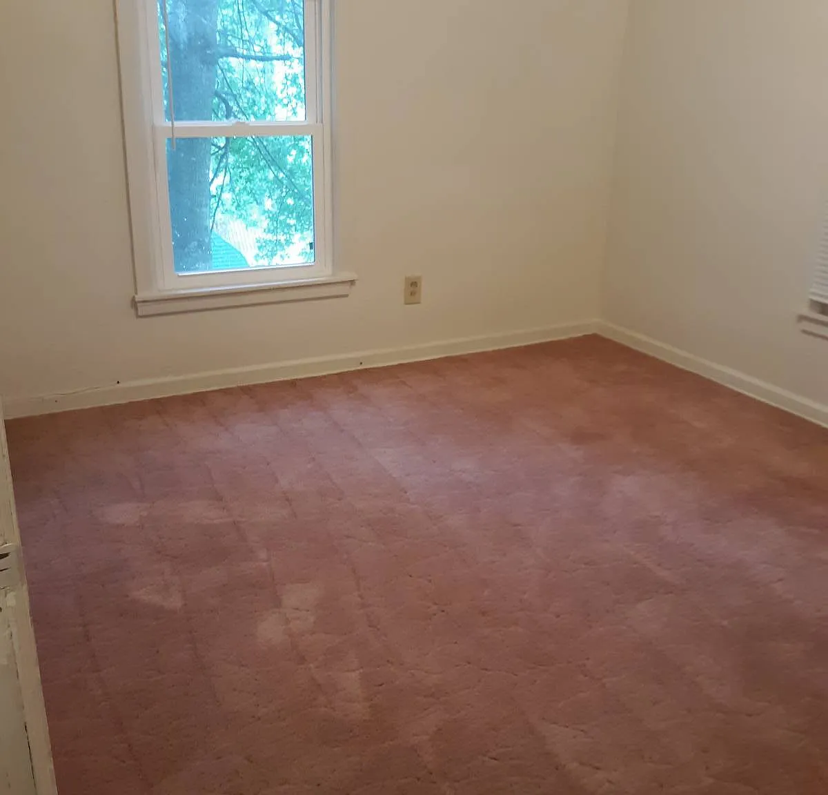 3 bed, 1.0 bath, $825 — Photo 2