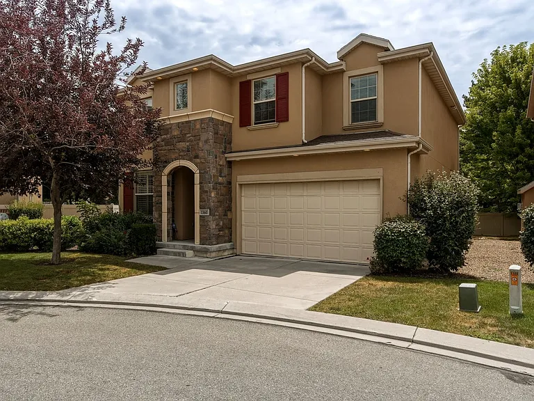 1360 E Foxmont Ln — Photo 1