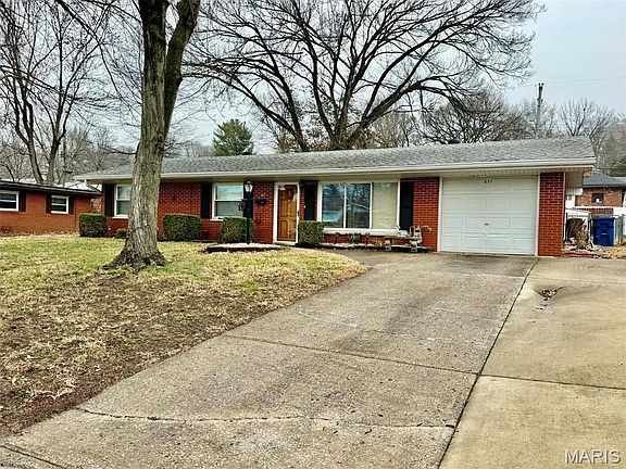 3rd image of 817 Amherst Dr