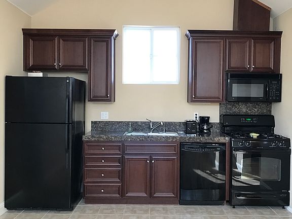 Kitchen w refrigerator