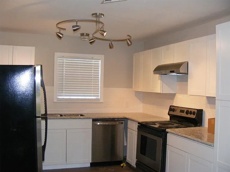 4725 Maggie St — Photo 2