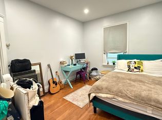 135 Derby St APT 1, Salem, MA 01970
