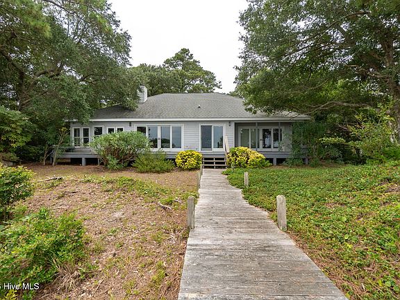 3rd image of 270 Oakleaf Drive