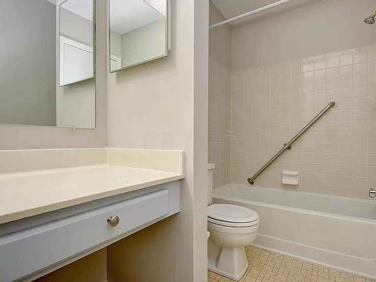 2245 Hedgerow Rd #D — Photo 6