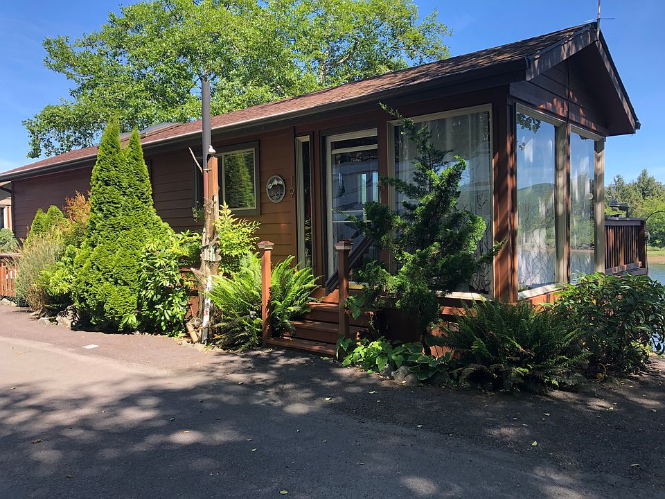 End Unit, 2 parking spaces