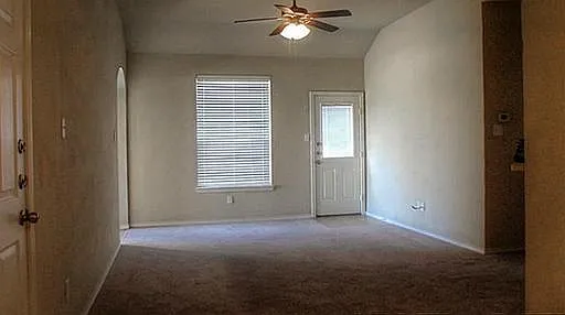 1017 Newcastle Dr — Photo 4
