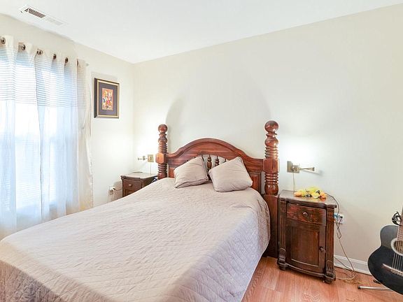 5th image of 21 Canterbury Sq APT 102