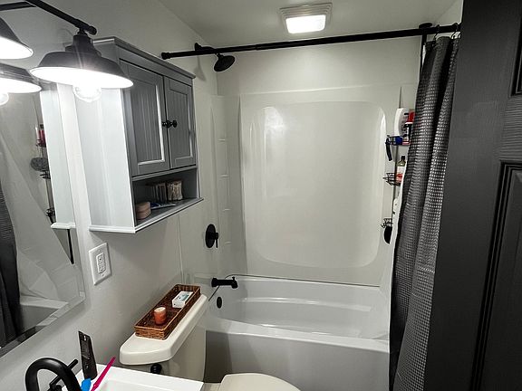 5th image of 2115 Wiemann Ave