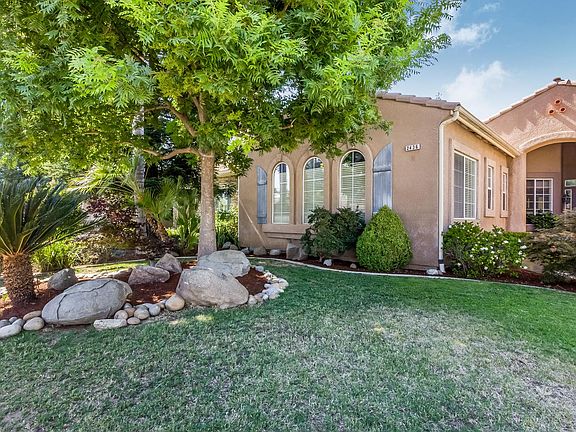 3rd image of 2436 E Pryor Dr
