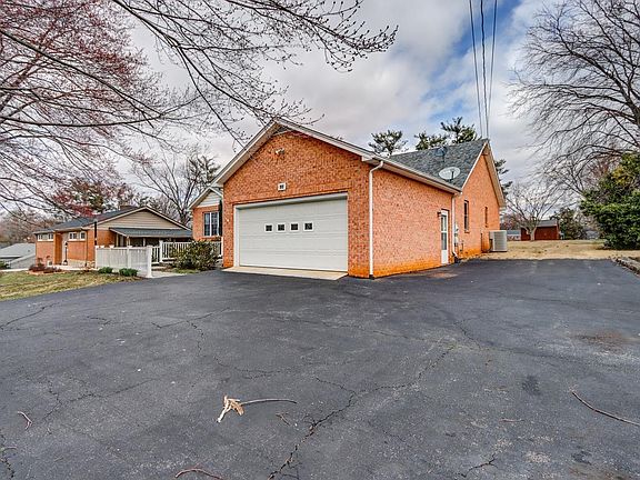 3rd image of 438 Greenwell Ct
