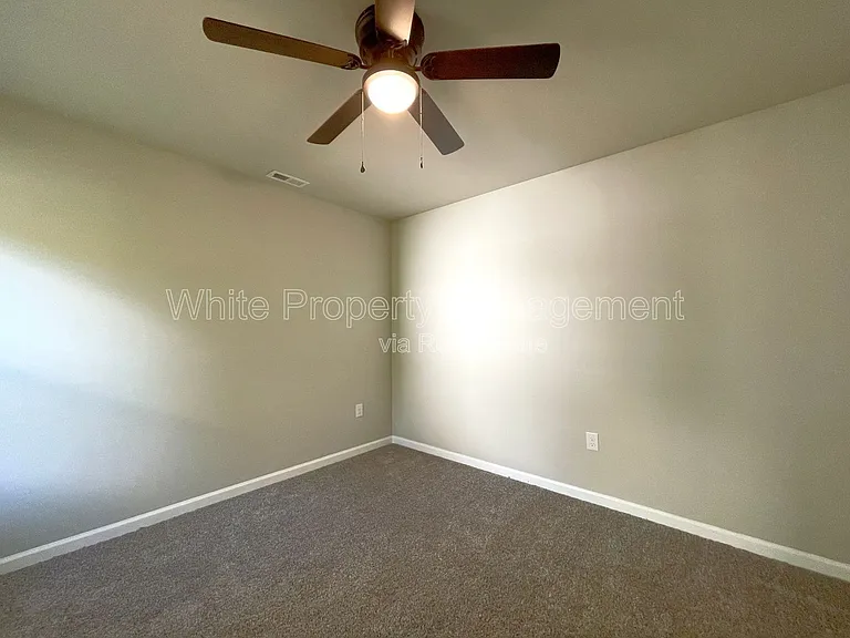 706 Hillside St — Photo 12