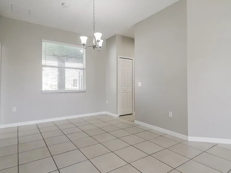 562 Bristol Cir — Photo 5