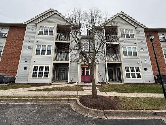 2nd image of 312 Blue Water Ct Unit 202