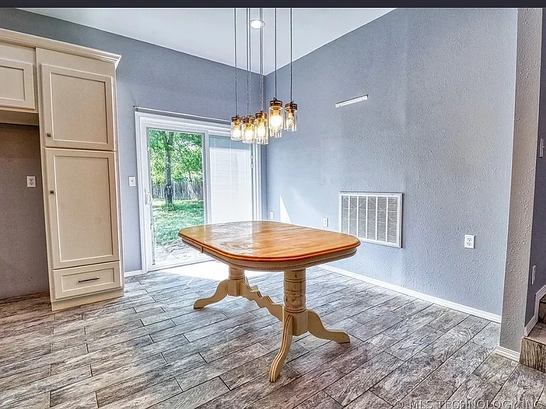 107 Hillside Ln — Photo 7