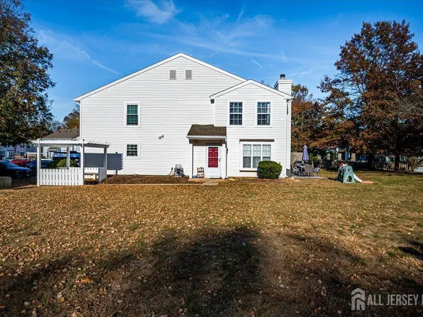 24 Almond Dr, Somerset, NJ 08873