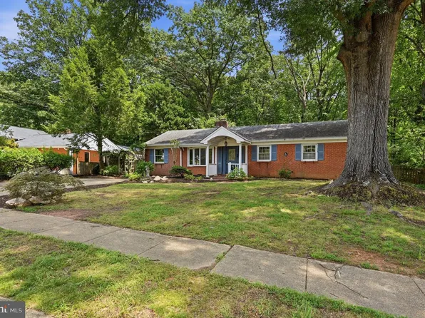 6702 Harwood Pl, Springfield, VA 22152
