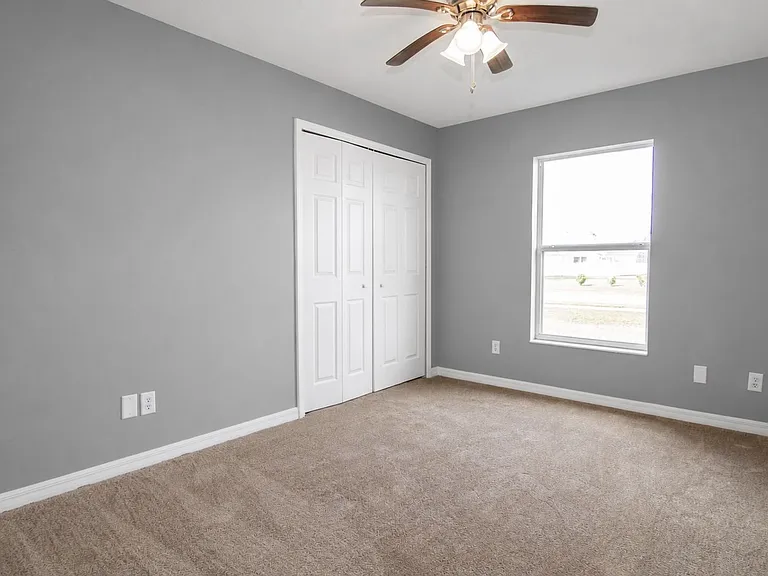 402 Bridgewater Ct — Photo 11