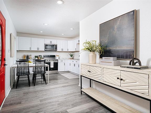 5th image of 205 W 6TH STREET