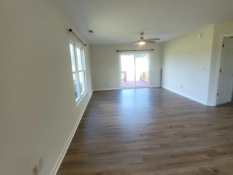 1564 Windsor Rd — Photo 5