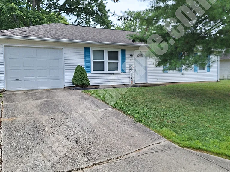 181 Hauser Ct N — Photo 2