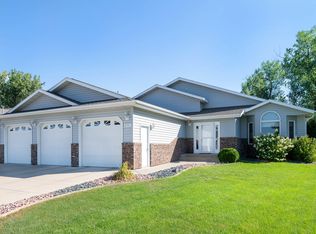3418 Bay Shore Bnd SE, Mandan, ND 58554